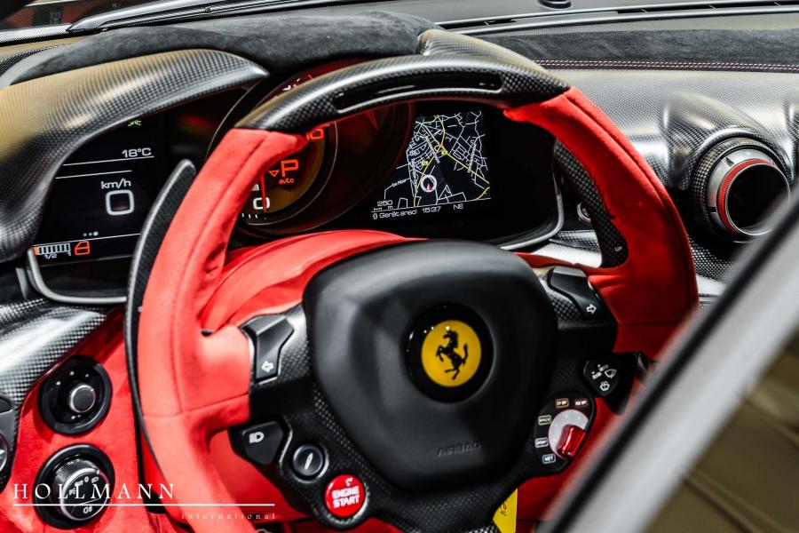 Панель приборов Ferrari F12tdf 2015 года  (фото 17 из 28)